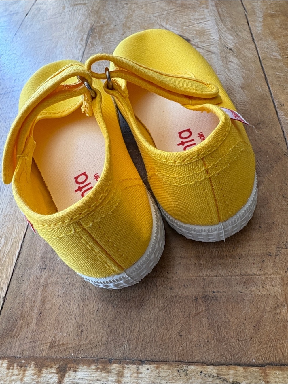 Like new Cienta Yellow Canvas Mary Jane Shoes size 25 - Picture 4 of 8